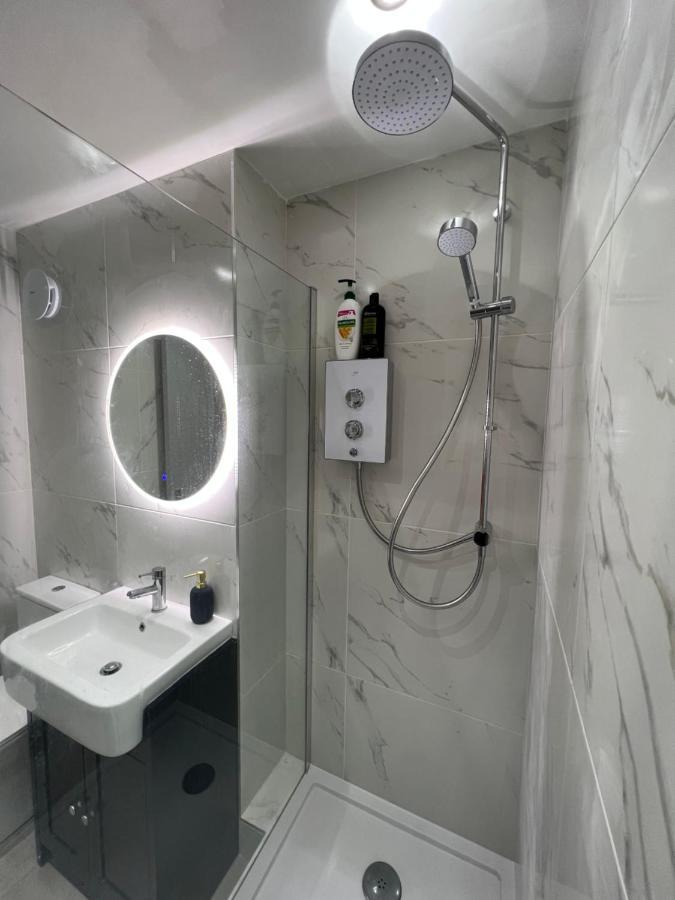 The Raven'S Loft By Harry Potter Apartman Watford  Kültér fotó